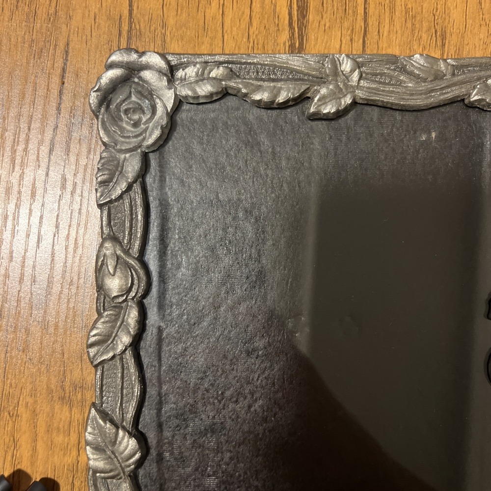 Vintage 90s Metallic Rose Floral Pewter Silver 4x6 Standalone Picture Frame - Picture 3 of 5